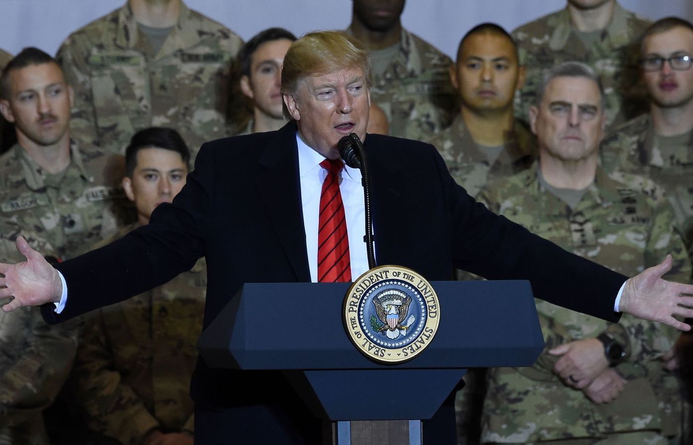 Bất ngờ thăm Afghanistan, Tổng thống Trump lại có 'thu hoạch'