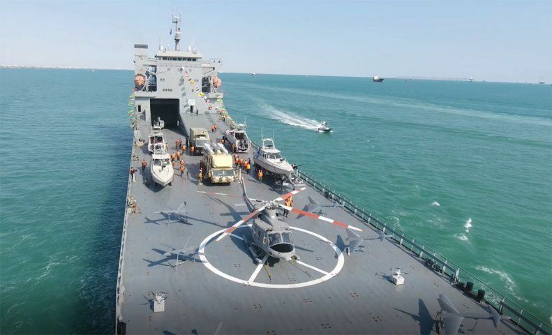 Giữa đồn đoán Mỹ từng định 'thanh toán' cơ sở hạt nhân Iran, Tehran tung tàu chiến hạng nặng
