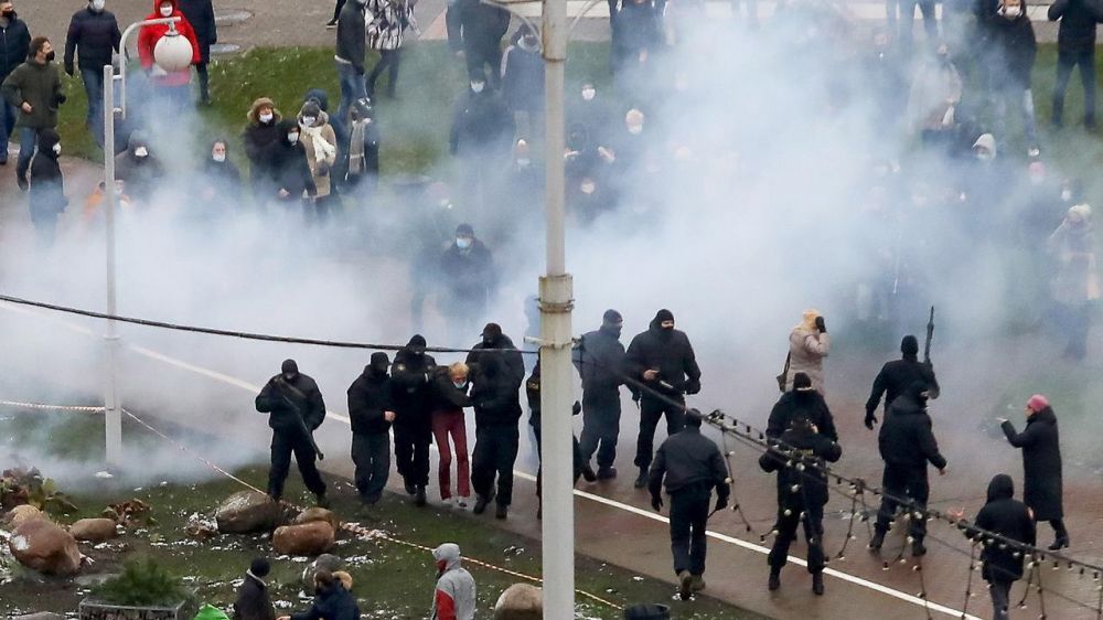 Tình hình Belarus: Bộ Nội vụ xác nhận sử dụng các công cụ kiểm soát bạo loạn đối với người biểu tình