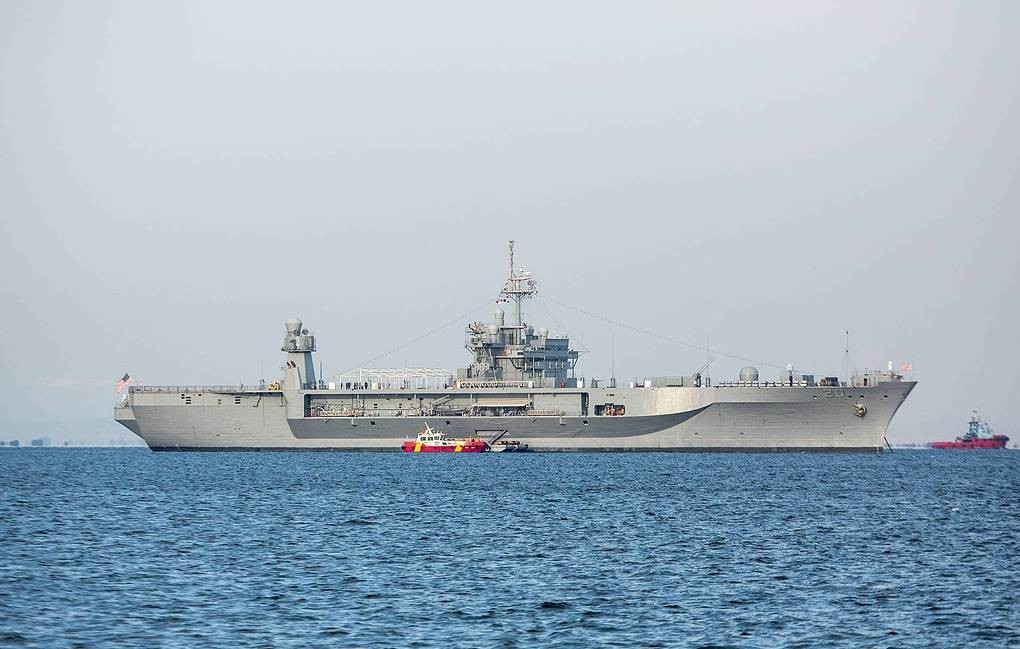 Tàu chỉ huy USS Mount Whitney của Mỹ tiến vào Biển Đen, Nga đã sẵn sàng
