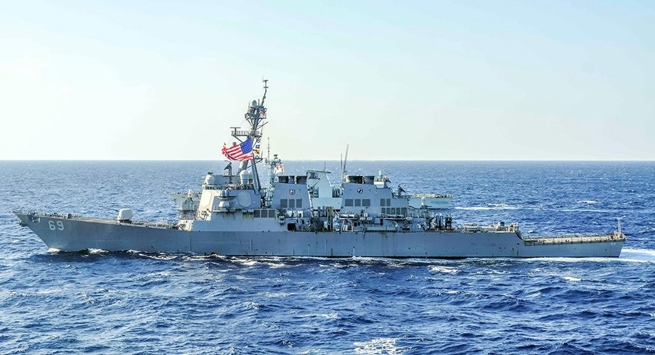Tàu chiến Mỹ trang bị tên lửa lại đi qua Eo biển Đài Loan, Trung Quốc lại phản ứng. (Nguồn: Facebook)