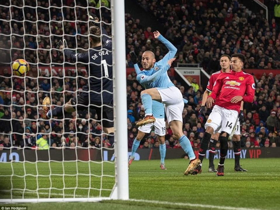 Premier League: Manchester City vô địch lượt đi sớm ba vòng đấu