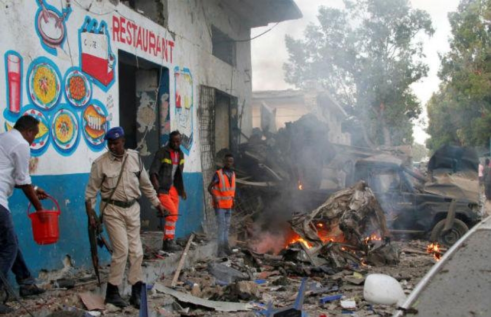 somalia gia canh sat danh bom khien 13 nguoi tu vong