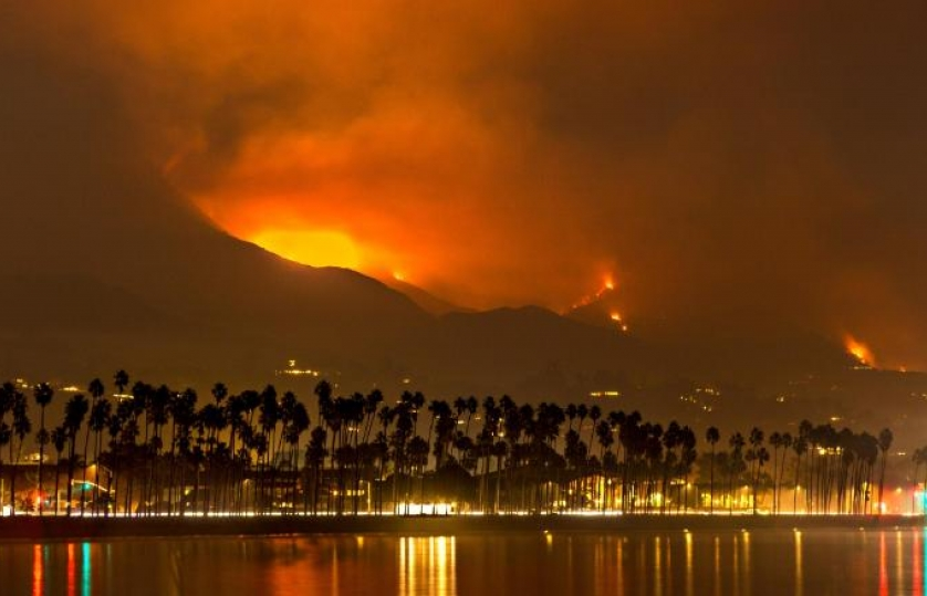 ​Mỹ: Bang California tiếp tục sơ tán người dân do cháy rừng
