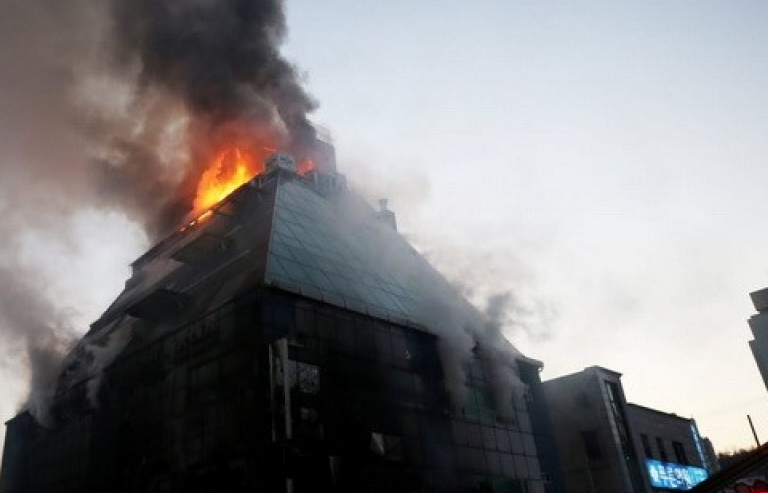 Hàn Quốc: hỏa hoạn nhà 8 tầng, ít nhất 29 người thiệt mạng