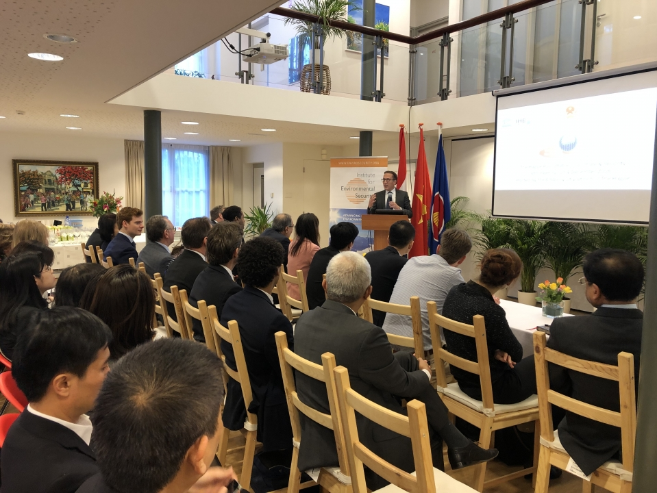 ĐSQ Việt Nam tại Hà Lan tổ chức Hội nghị bàn tròn về biến đổi khí hậu và an ninh