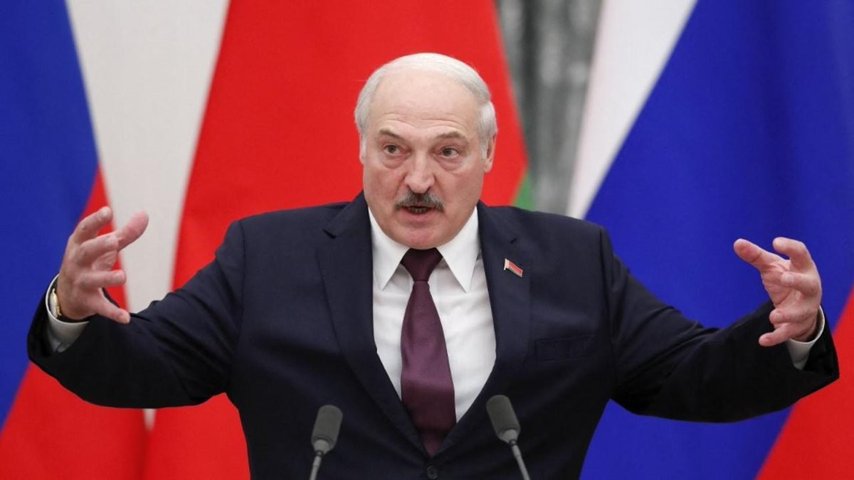 Tổng thống Belarus dọa triển khai vũ khí hạt nhân, Nga 'ghi nhận', NATO vội ra lời. (Nguồn: La Chaine Info)