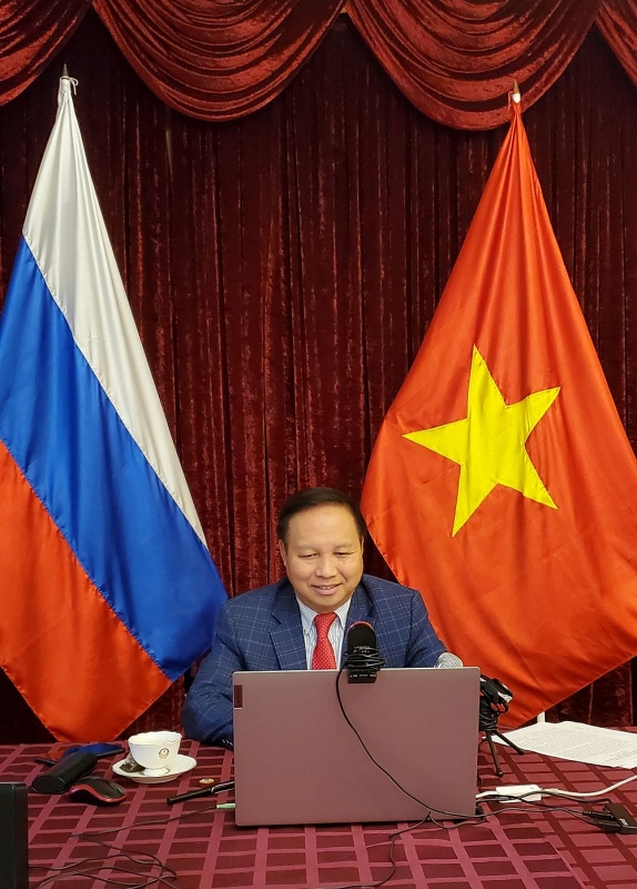 Đại sứ Việt Nam tại LB Nga Ngô Đức Mạnh phát biểu tại Hội thảo khoa học quốc tế trực tuyến “Vai trò thay đổi của Việt Nam trong thế giới đương đại: hướng tới Đại hội Đảng Cộng sản Việt Nam lần thứ XIII”.