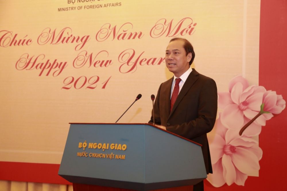 Thứ trưởng Ngoại giao Nguyễn Quốc Dũng gặp gỡ báo chí nước ngoài nhân dịp Năm mới 2021