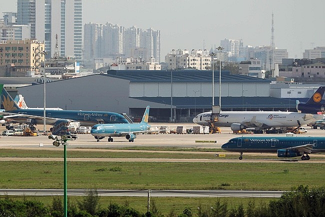 TP Hồ Chí Minh xét nghiệm Covid-19 toàn bộ nhân viên sân bay Tân Sơn Nhất
