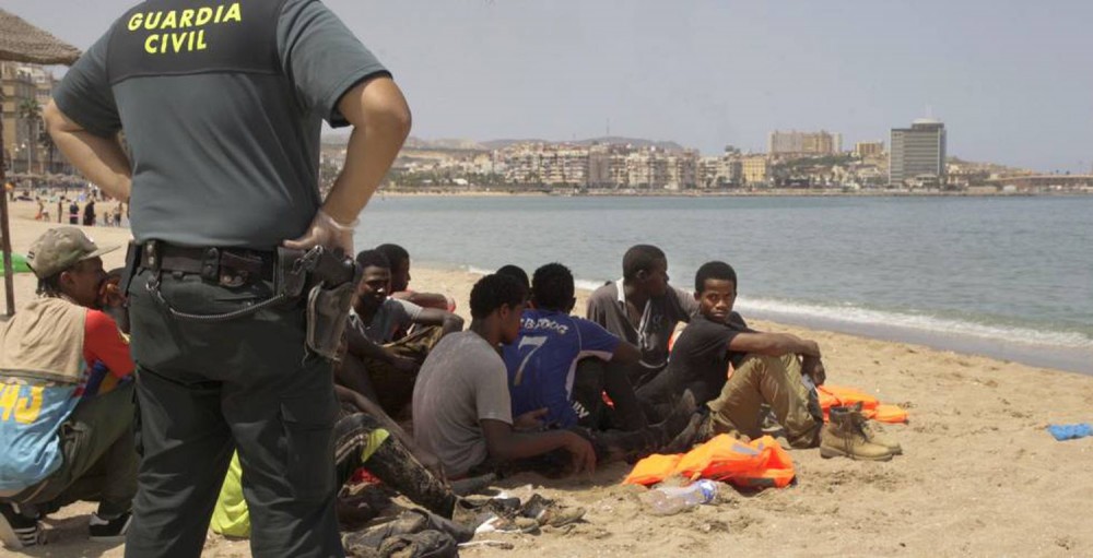 Vấn đề người di cư: Cảnh sát Tây Ban Nha bắt giữ nhóm buôn người