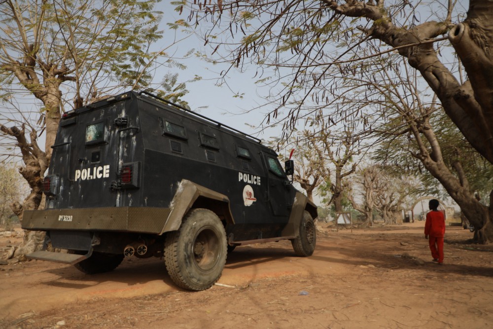 Cảnh sát được triển khai sau khi xảy ra một vụ bắt cóc học sinh, tại Kagara, bang Niger, Nigeria, ngày 18/2/2021. (Nguồn: AFP)