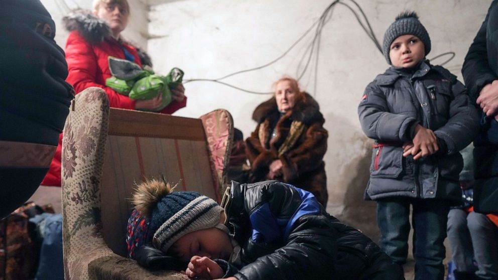 Súng nổ ở Ukraine, trẻ em càng cần được giúp đỡ