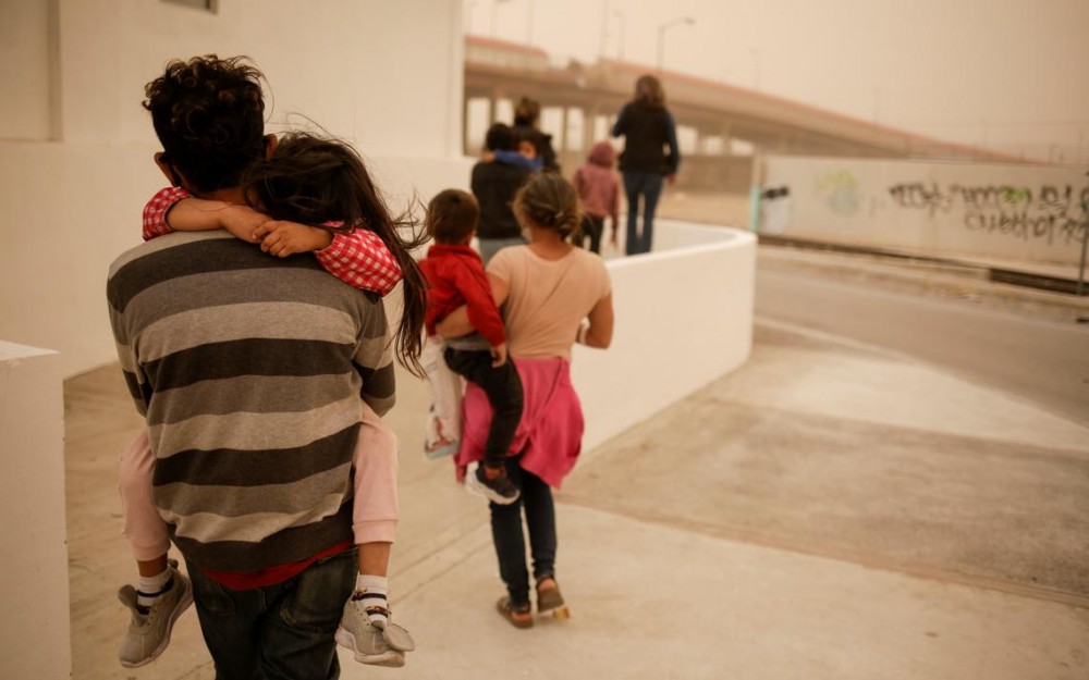 Chính phủ Mexico đã triển khai hàng loạt chiến dịch ngăn chặn người di cư trái phép tại biên giới phía Nam, giáp Guatemala, nhằm đối phó với sự gia tăng trẻ vị thành niên di cư không có người lớn đi kèm tràn vào lãnh thổ nước này để tìm đường đến Mỹ. (Ngu