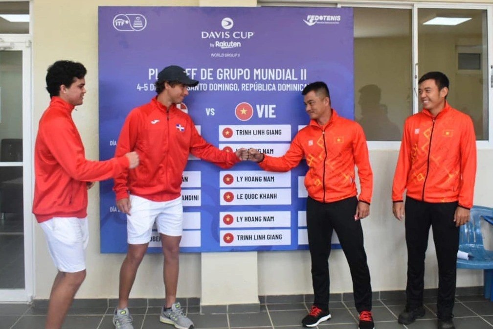 Thua trong trận đánh đôi, đội tuyển quần vợt Việt Nam không thể vượt qua CH Dominica trong trận play-off chuyển hạng. (Ảnh: VTF)