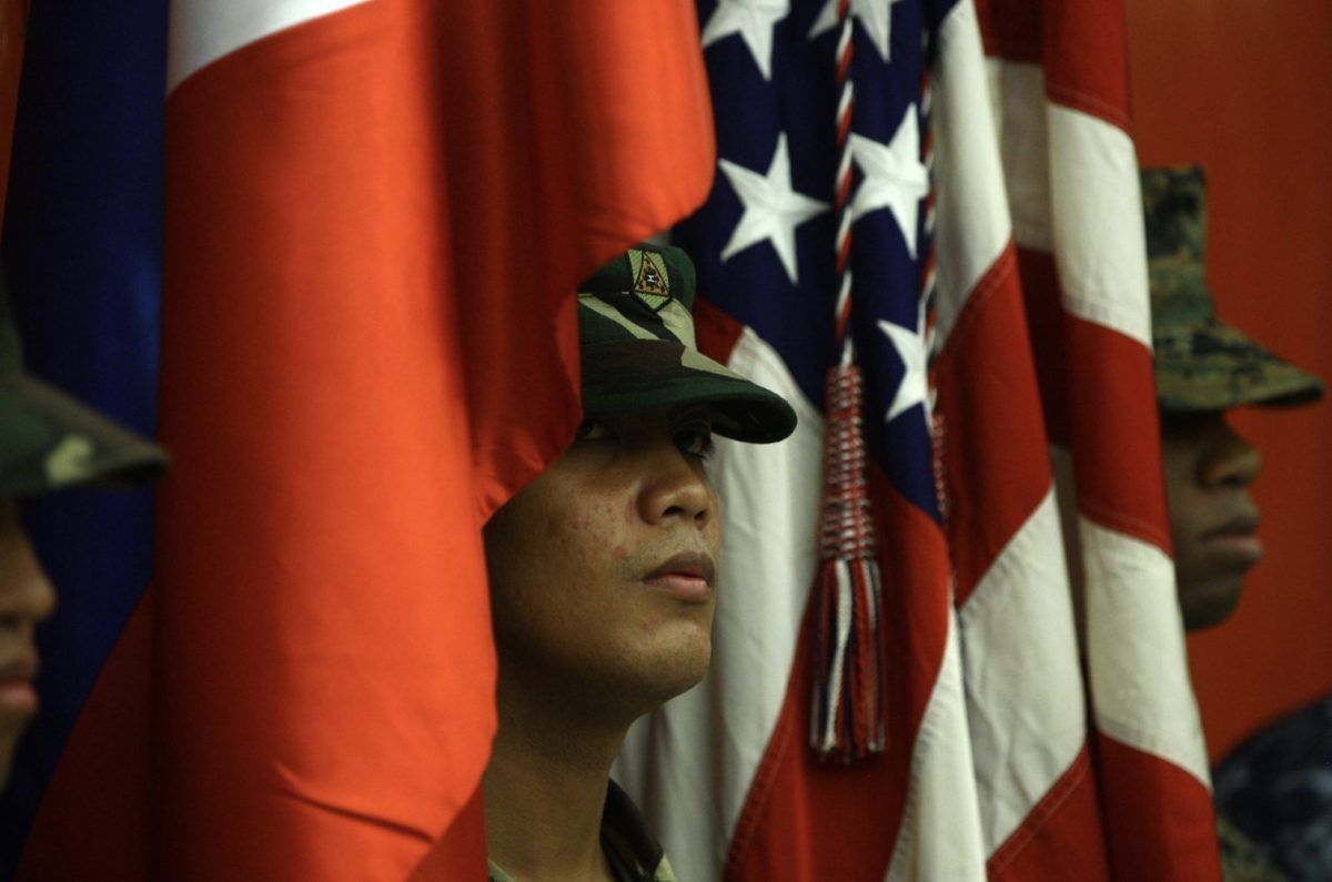 chinh sach ngoai giao nuoc nho nhin tu thoa thuan an ninh my philippines