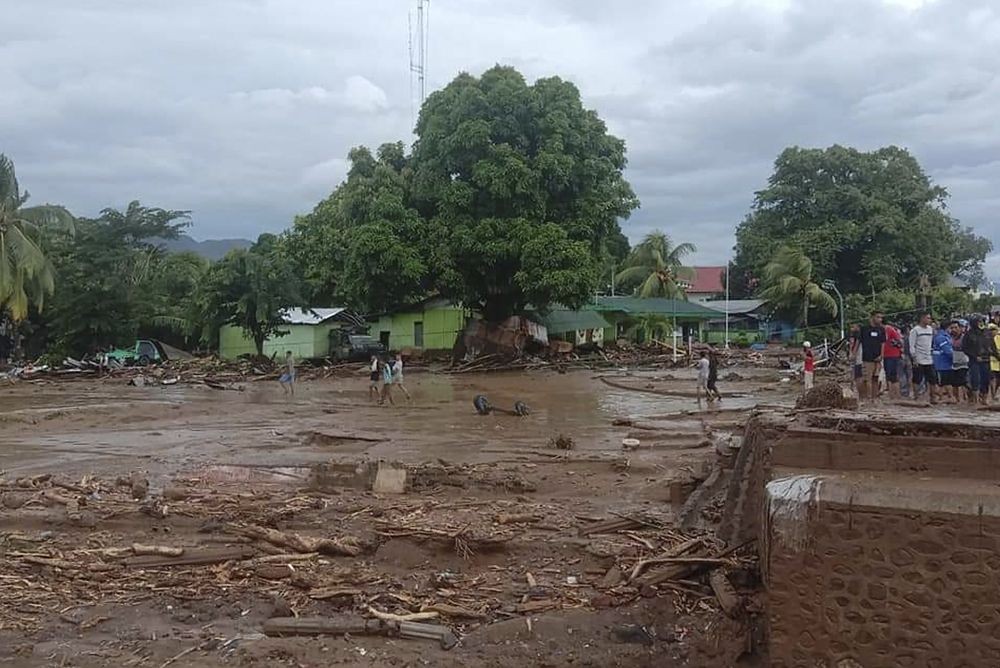 Lũ quét ở Indonesia: Ít nhất 44 người thiệt mạng, thời tiết khắc nghiệt còn kéo dài
