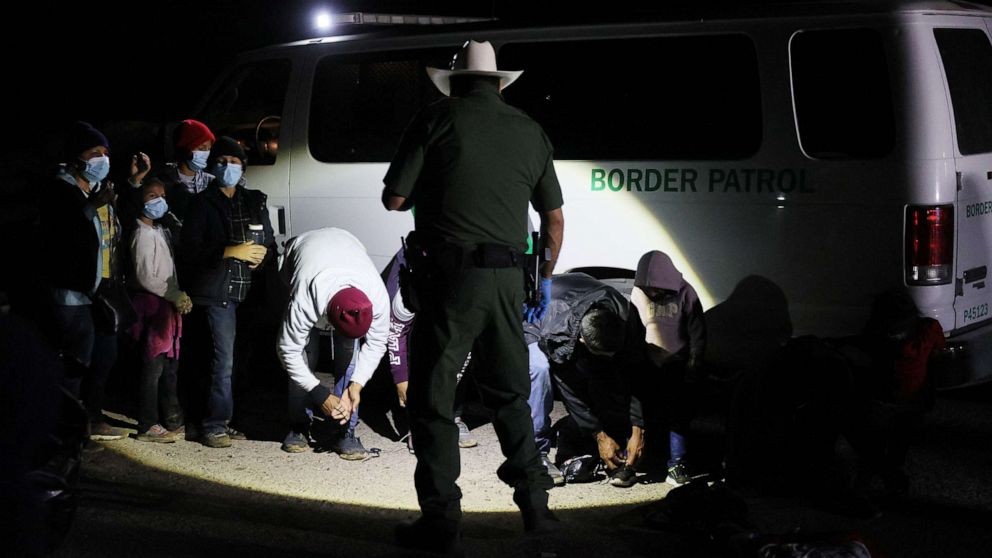 Số người nhập cư trái phép vào Mỹ bị bắt giữ tăng cao nhất trong 15 năm qua. (Nguồn: Getty)