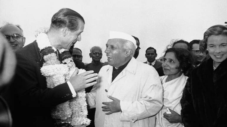 Vào ngày 21/1/1959, Thủ tướng đầu tiên của Ấn Độ Jawaharlal Nehru đã chào đón Hoàng thân Philip đến New Delhi. Hoàng thân Philip khi đó đang ở chặng đầu tiên trong chuyến công du vòng quanh thế giới và dự kiến sẽ dành hai tuần ở Ấn Độ.