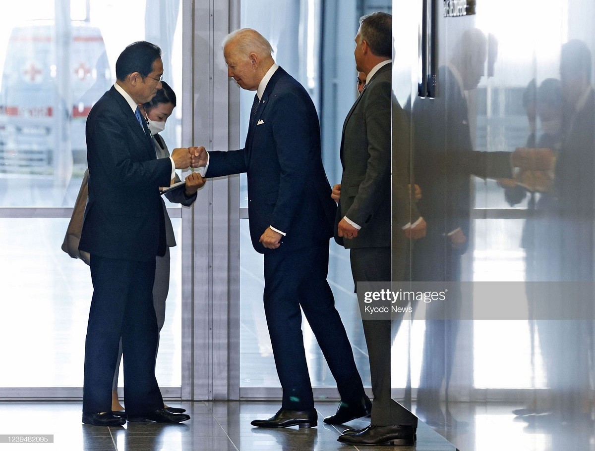 Thủ tướng Nhật Bản Kishida Fumio và Tổng thống Mỹ Joe Biden tại trụ sở NATO ở Brussels, Bỉ, ngày 24/3/2022.