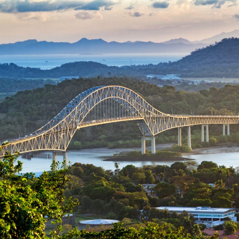  Cầu Americas ở Panama. (Nguồn: Travel Awaits)