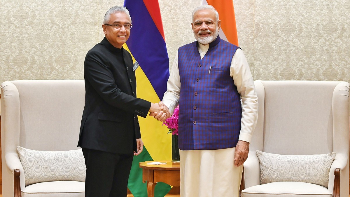 Thủ tướng Ấn Độ Narendra Modi và Thủ tướng Mauritius Pravind Kumar Jugnauth trong chuyến thăm Ấn Độ vào tháng 12/2019. (Nguồn: PTI)