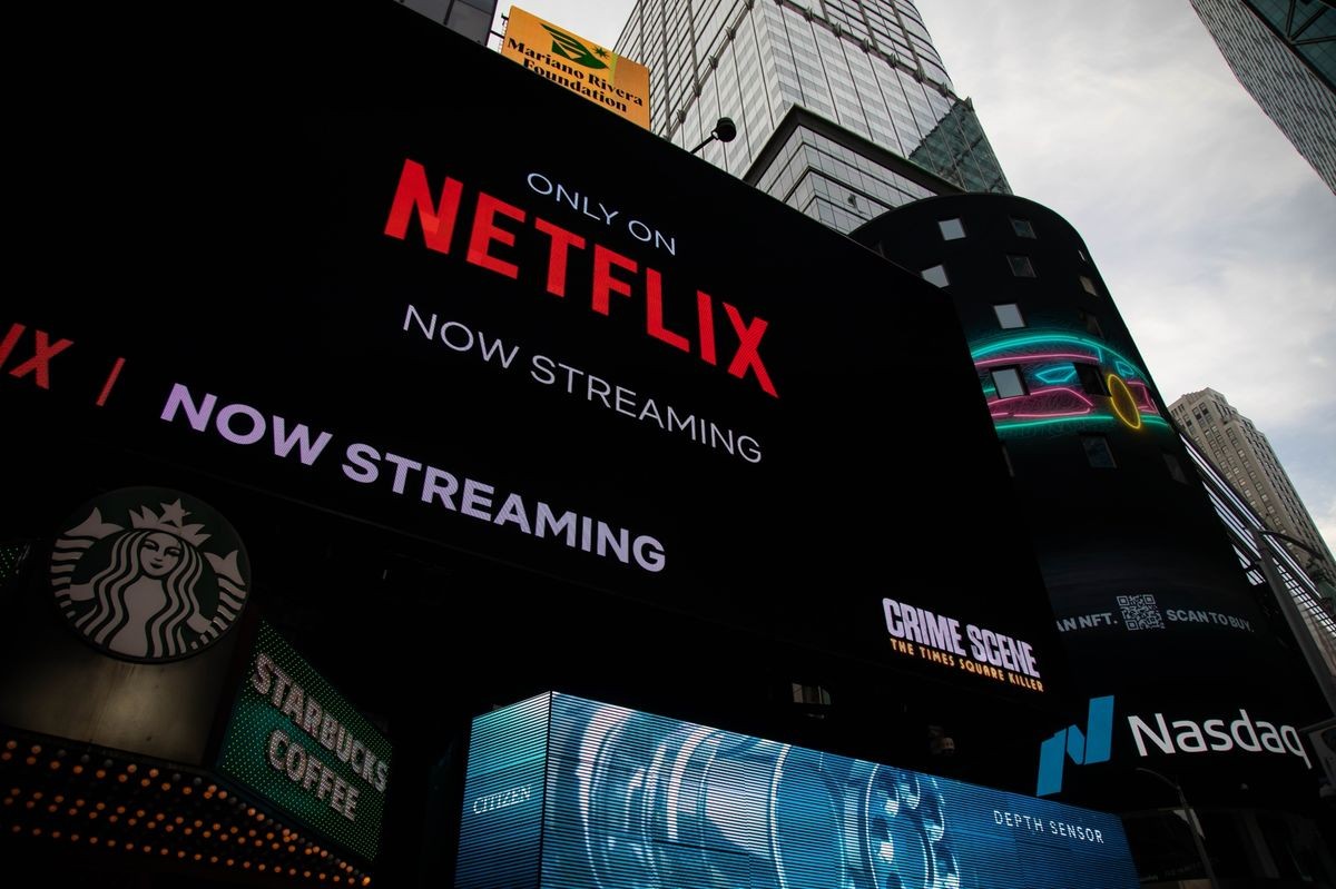 Doanh thu giảm, Netflix cân nhắc bắt người dùng xem quảng cáo. (Nguồn: Bloomberg)