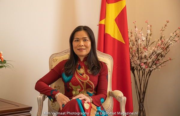 Bài học chống dịch Covid-19 của Việt Nam qua lời kể của nữ Đại sứ trên báo nước ngoài