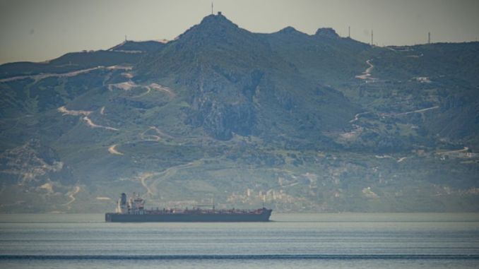 Quên đi lệnh trừng phạt, tàu chở dầu đầu tiên của Iran tiến vào vùng biển của Venezuela