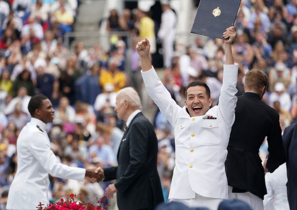Tổng thống Mỹ Joe Biden đến thăm và phát biểu tại lễ tốt nghiệp của sinh viên Học viện Hải quân  ở Annapolis, Maryland ngày 27/5. (Nguồn: Reuters)