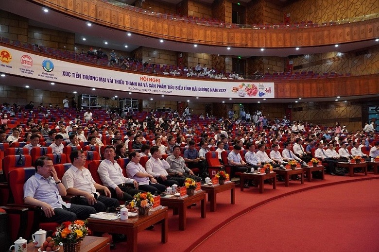 Các đại biểu dự Hội nghị xúc tiến thương mại vải thiều Thanh Hà và sản phẩm tiêu biểu tỉnh Hải Dương năm 2022. (Ảnh: Việt Nguyễn)