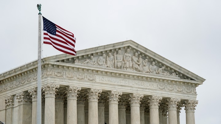 Tòa án Tối cao Mỹ từ chối cho người nhập cư ở lại nếu nhập cảnh trái phép. (Nguồn: Reuters)