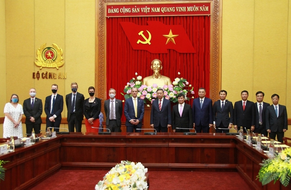 Đại tướng Tô Lâm, Bộ trưởng Bộ Công an tiếp Bộ trưởng thứ nhất, Bộ trưởng Bộ Ngoại giao và Phát triển Liên hiệp Vương quốc Anh và Bắc Ireland Dominic Raab sang thăm chính thức Việt Nam, ngày 22/6. (Nguồn: TTXVN)
