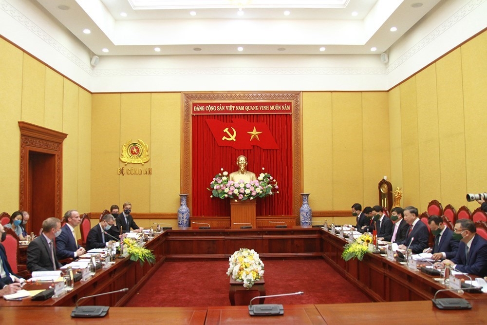 Đại tướng Tô Lâm, Bộ trưởng Bộ Công an tiếp Bộ trưởng thứ nhất, Bộ trưởng Bộ Ngoại giao và Phát triển Liên hiệp Vương quốc Anh và Bắc Ireland Dominic Raab sang thăm chính thức Việt Nam, ngày 22/6. (Nguồn: TTXVN)