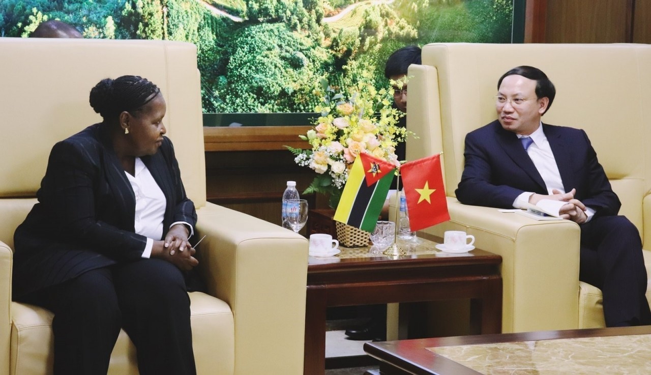 Bí thư Tỉnh ủy Quảng Ninh Nguyễn Xuân Ký tiếp xã giao Chủ tịch Quốc hội Mozambique Esperanca Laurinda Francisco Nhiuane Bias. (Nguồn: TTXVN)