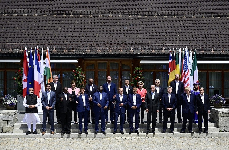 Các nhà lãnh đạo G7 và 5 nước đối tác gồm Argentina, Ấn Độ, Indonesia, Senegal và Nam Phi chụp ảnh chung tại hội nghị ở Elmau, Đức, ngày 27/6. (Nguồn: AFP)