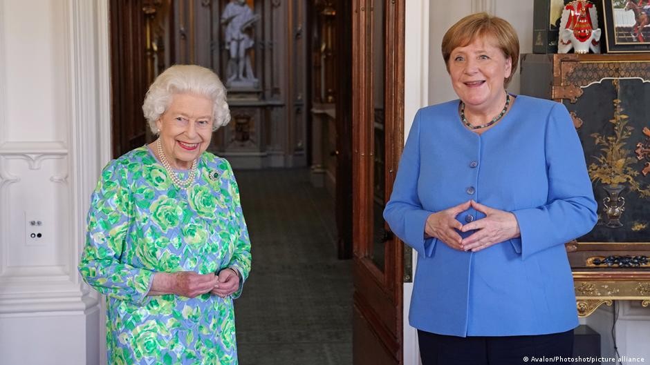 Nữ hoàng Anh rạng rỡ chào đón Thủ tướng Đức tại Lâu đài Windsor