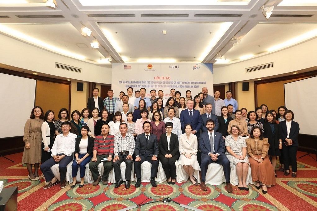 Sáng 15/10/2020, tại Hà Nội, thực hiện chương trình hợp tác giữa Cục Phòng, chống tệ nạn xã hội (Bộ Lao động – Thương binh và Xã hội) với Tổ chức Di cư Quốc tế (IOM) và Cơ quan Hợp tác Quốc tế Nhật Bản (JICA), Cục Phòng, chống tệ nạn xã hội tổ chức Hội thảo góp ý Dự thảo Nghị định thay thế Nghị định số 09-2013/NĐ-CP ngày 11/01/2013 của Chính phủ về việc quy định chi tiết thi hành một số điều của Luật phòng chống mua bán người (Nghị định số 09-2013/NĐ-CP)