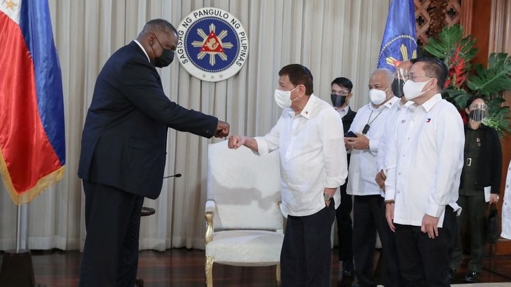 Bộ trưởng Quốc phòng Mỹ thăm Philippines: Phía sau một thỏa thuận là....