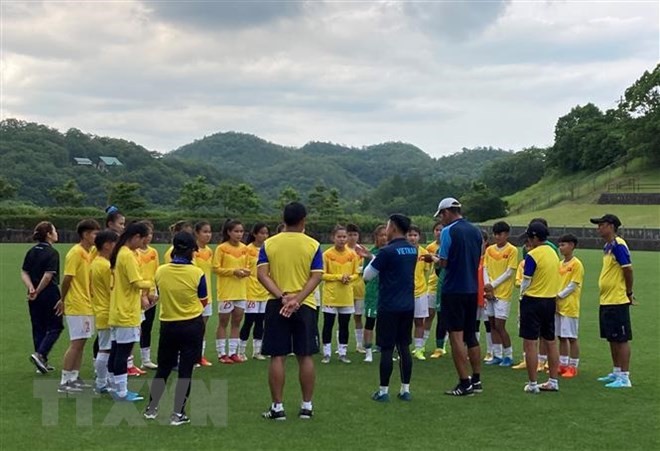 Women’s U18 football team of Vietnam train in Japan