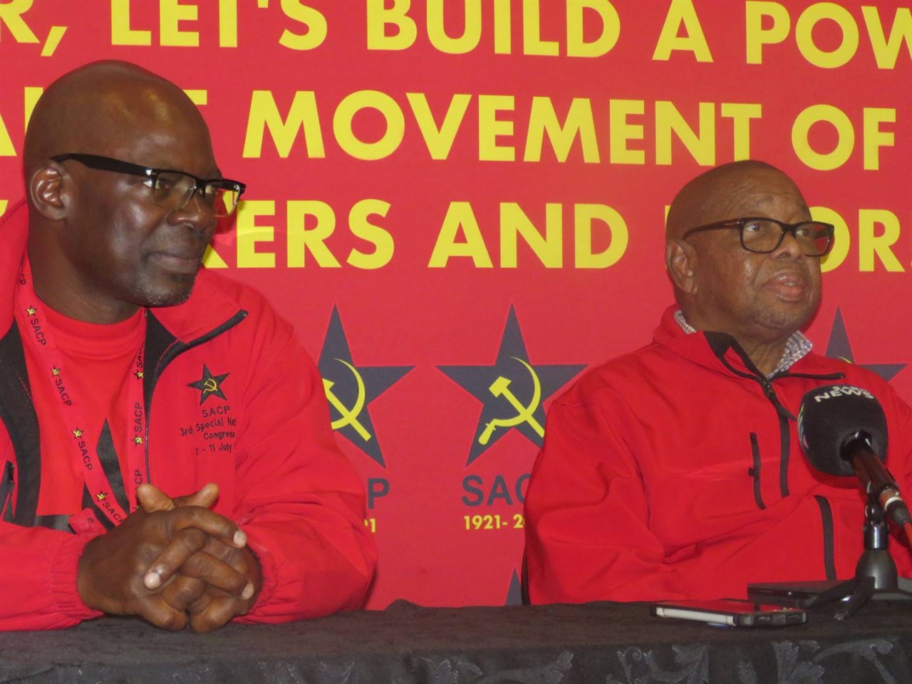 Tân Tổng Bí thư Đảng Cộng sản Nam Phi  Solly Mapaila và tân Chủ tịch Blade Nzimande.