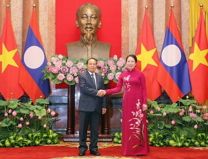 Phó Chủ tịch nước Võ Thị Ánh Xuân và Phó Chủ tịch nước Lào Bounthong Chitmany. (Nguồn: TTXVN)