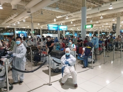 Chuyến bay đưa hơn 260 công dân Việt Nam từ UAE hạ cánh an toàn xuống sân bay Cần Thơ