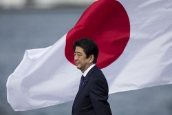 Abe Shinzo - Người khổng lồ rời bỏ chính trường Nhật Bản