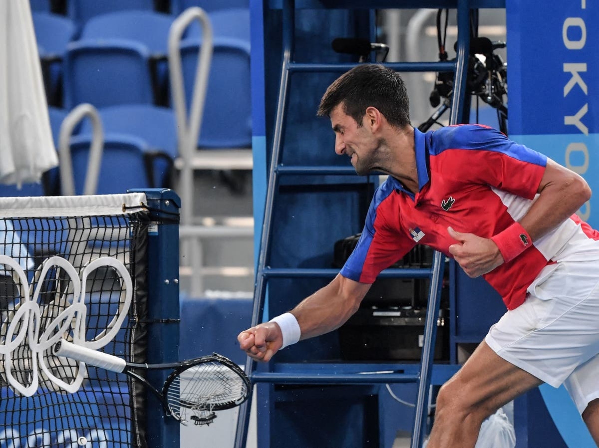 Novak Djokovic đã nổi nóng và đập nát vợt sau khi thất bại trong trận tranh huy đồng nội dung đơn nam với Carreno Busta ở Olympic Tokyo 2020. 