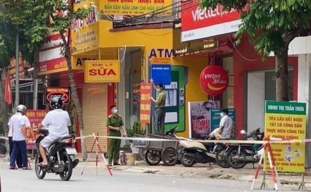 Cửa hàng Viettel Post, chi nhánh huyện Lương Tài (Bắc Ninh) tạm thời phong toả, phun khử khuẩn.