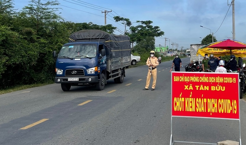 Một chốt kiểm soát dịch ở Long An. (Nguồn: NLĐ)