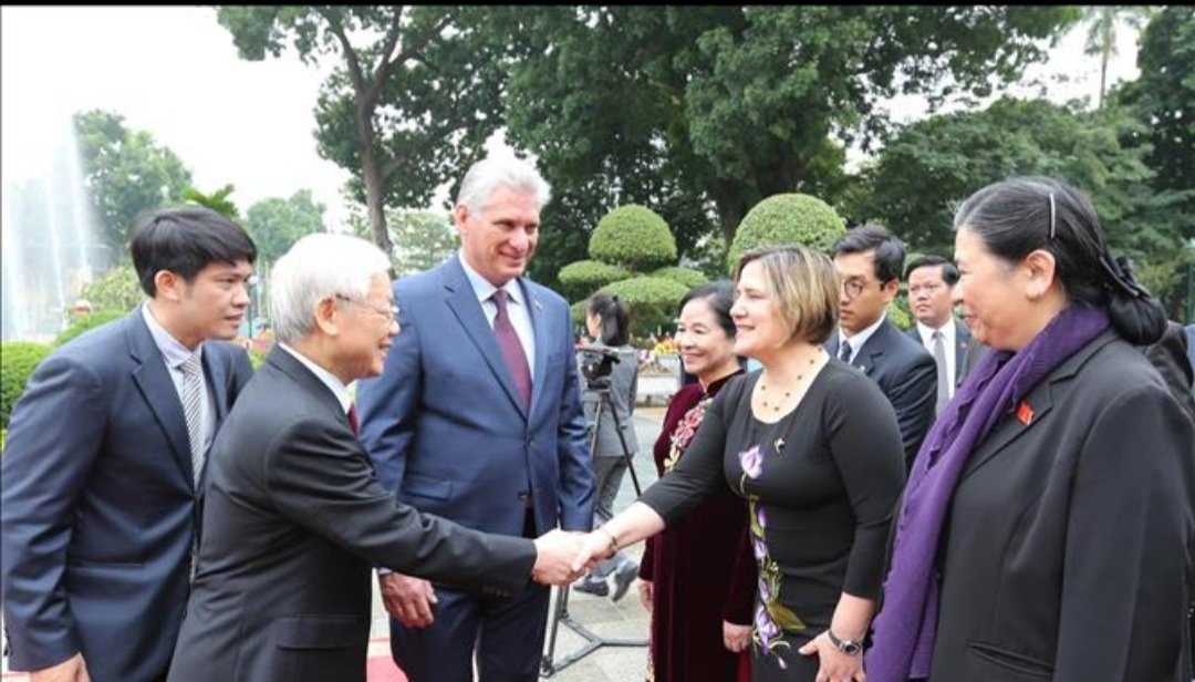 Phiên dịch ngoại giao: Những mẩu chuyện nhỏ bên trong các sự kiện lớn!