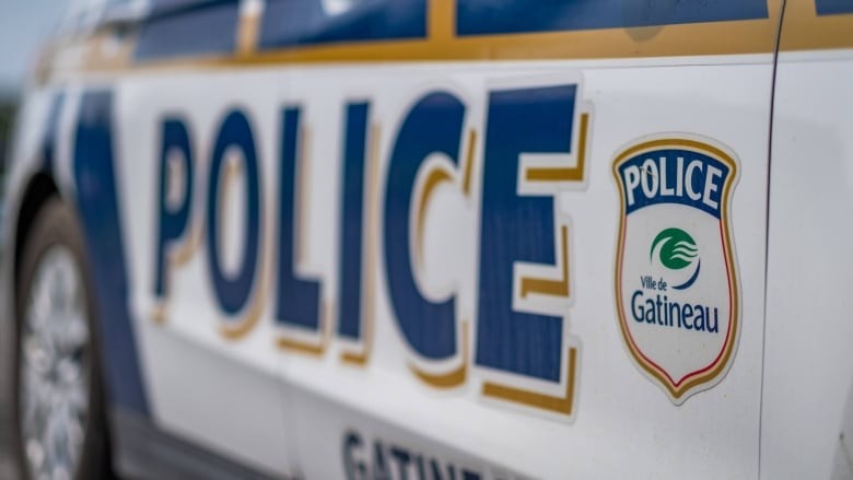 Cơ quan cảnh sát thành phố Gatineau (Quebec) cho biết, cảnh sát đã bắt giữ một người có hành vi bạo lực đối với các sĩ quan. (Nguồn: Radio-Canada)