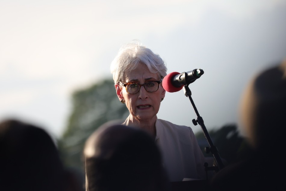 Thứ trưởng Ngoại giao Mỹ Wendy Sherman phát biểu tại kỷ niệm 80 năm trận chiến Guadalcanal trong Thế chiến II, tại Solomon ngày 7/8. (Nguồn: Twitter)